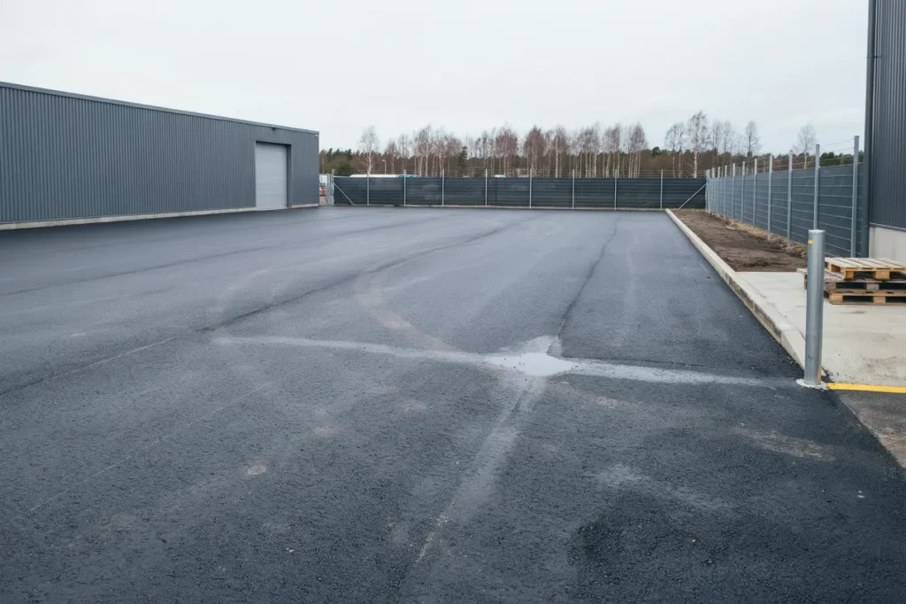 asfaltering av industrig rd och lastzon i ulvsunda bromma